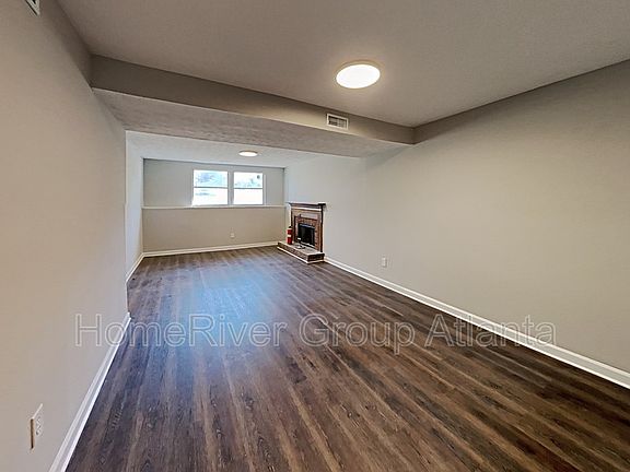 3rd image of 920 Pepperwood Trl
