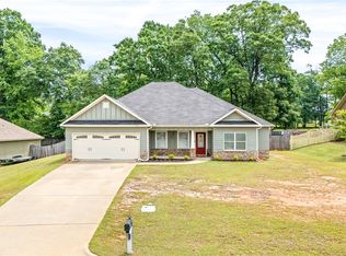 2711 E Pointe Way, Opelika, AL 36804
