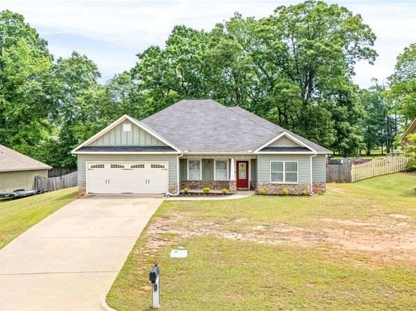 2711 E Pointe Way, Opelika, AL 36804