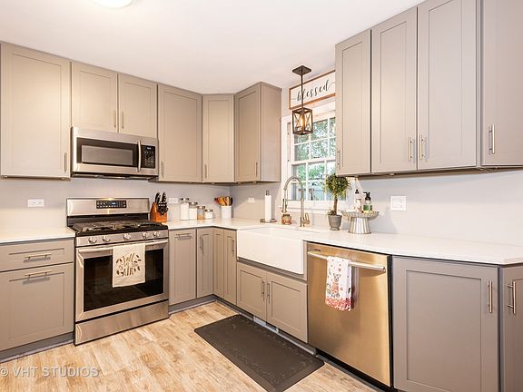 3rd image of 23W312 Sidney Ave