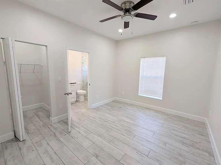 1562 W 26th Ct — Photo 7