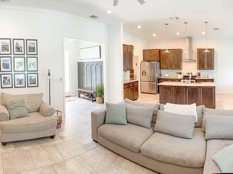 306 Pointer St — Photo 7