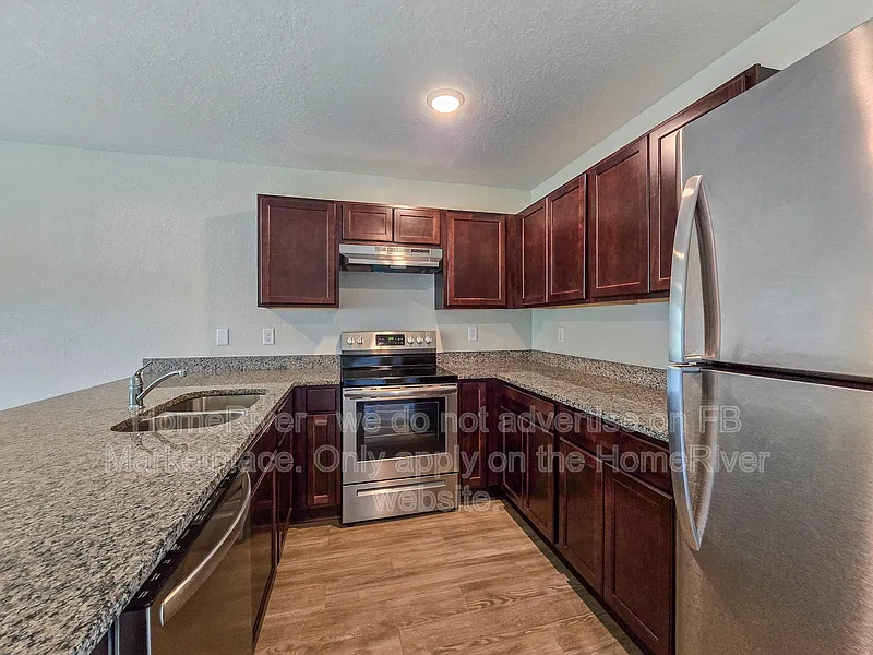 1 bed, 1.0 bath, 747 sqft, $1,095 — Photo 2