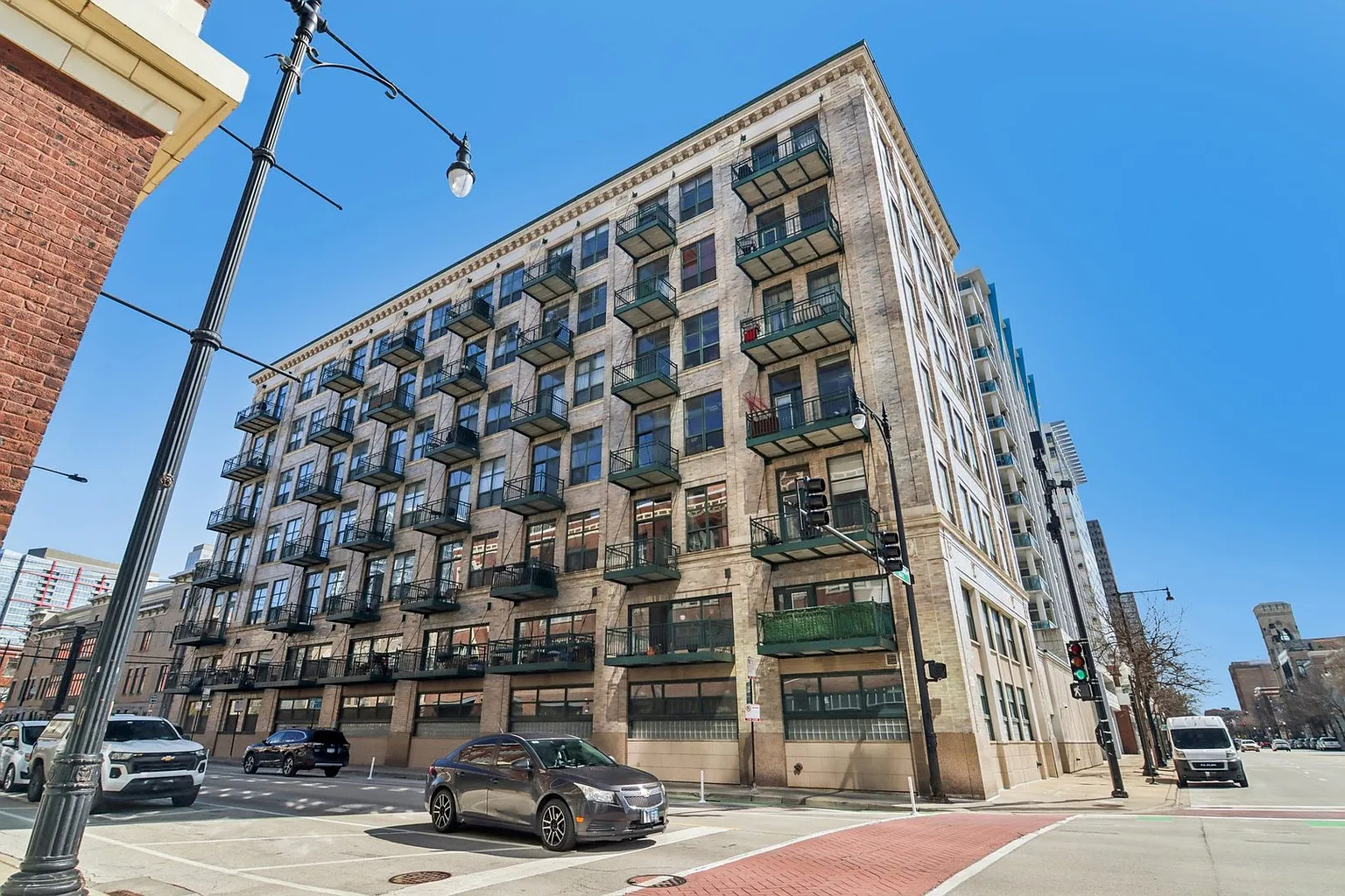 1801 S Michigan Ave APT 505 photo 1