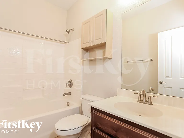 600 W Bend Blvd — Photo 14