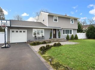 4 Amalia Ln, Commack, NY 11725