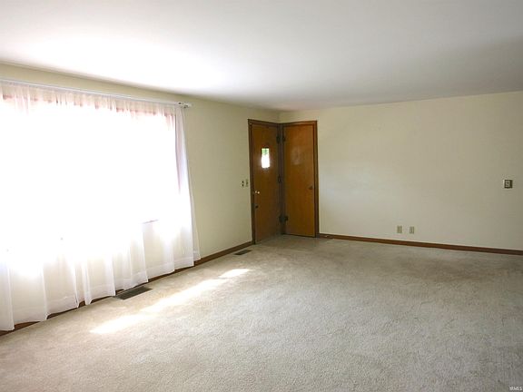 2nd image of 2101 Crestview Ct