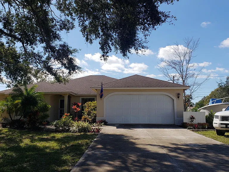 389 Gulf Breeze Blvd — Photo 1