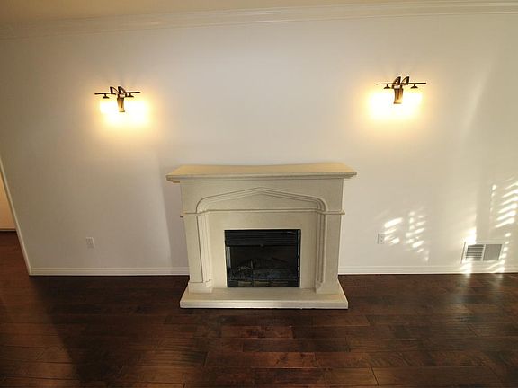 5th image of 352 S Camden Dr #352