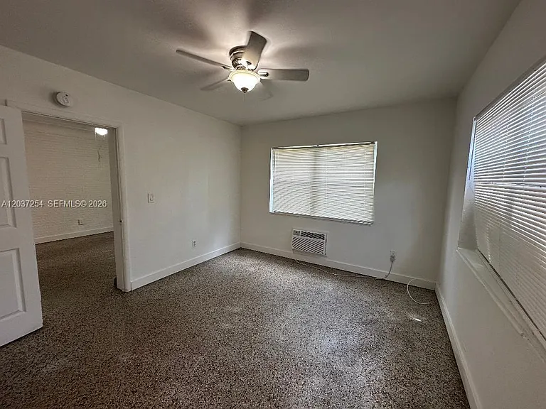 186 NW 1st St #1 — Photo 6