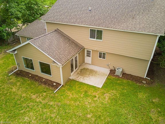 2nd image of 21680 Hilliard Blvd