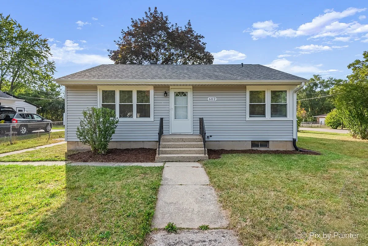 3 bed, 952 sqft, $2,100 — Photo 1