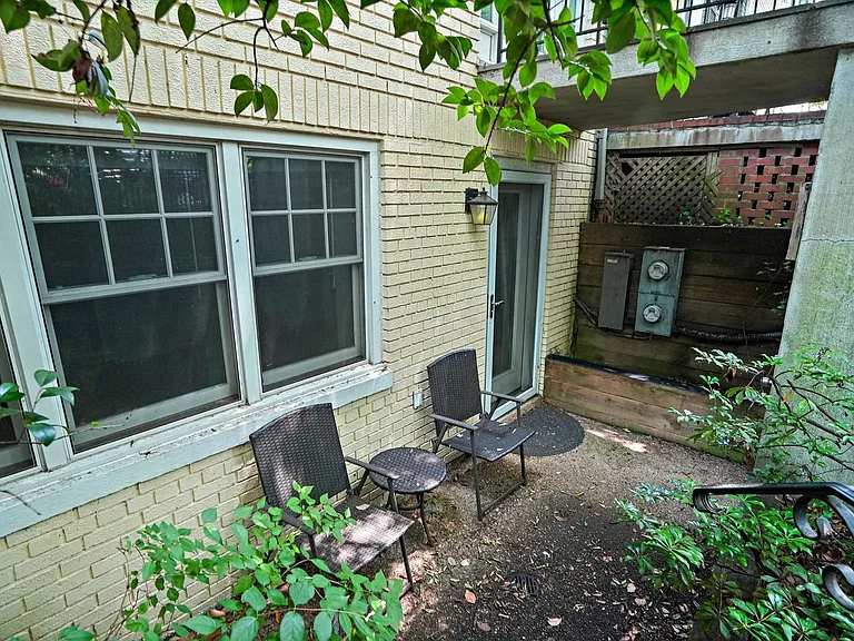 2641 Woodley Pl NW — Photo 25