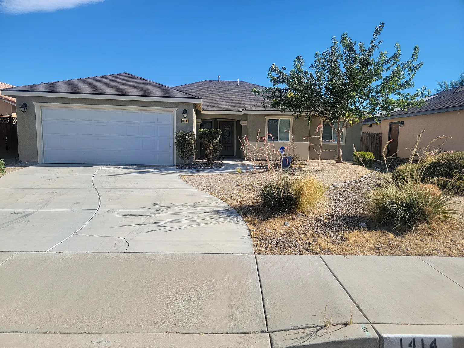 4 bed, 1595 sqft, $2,350 — Photo 2
