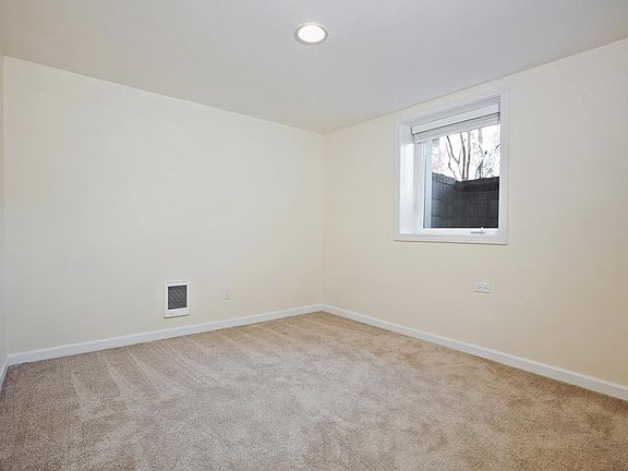Big windows in all bedrooms