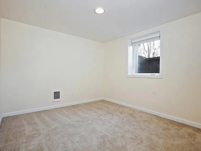 Big windows in all bedrooms