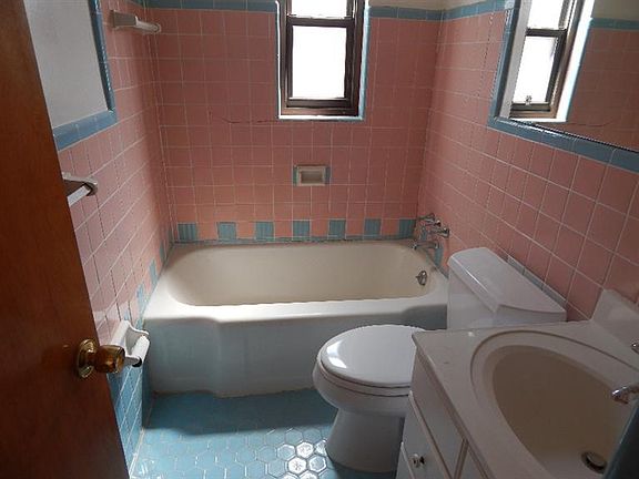 4th image of 7057 Noble Ct
