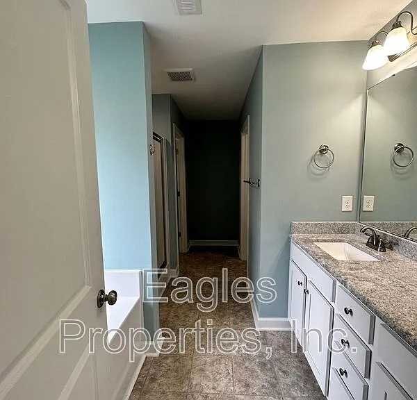451 Fallingbrook Dr — Photo 19
