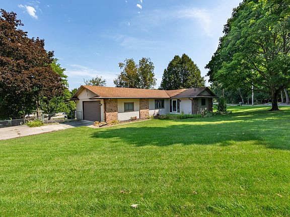 2nd image of 55816 Willowbend Blvd