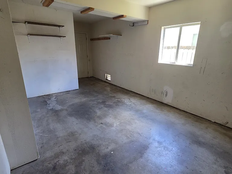 4568 Illinois St — Photo 12