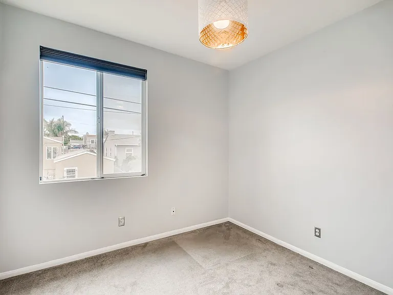4300 Newton Ave #32 — Photo 17