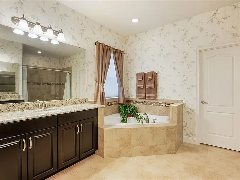 1569 Katie Cv — Photo 14