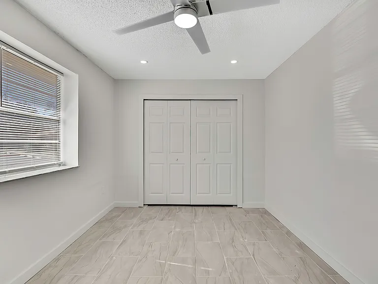 Tidewater Apartments — Photo 24