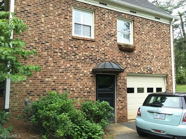 2nd image of 4841 Spilsby Ln