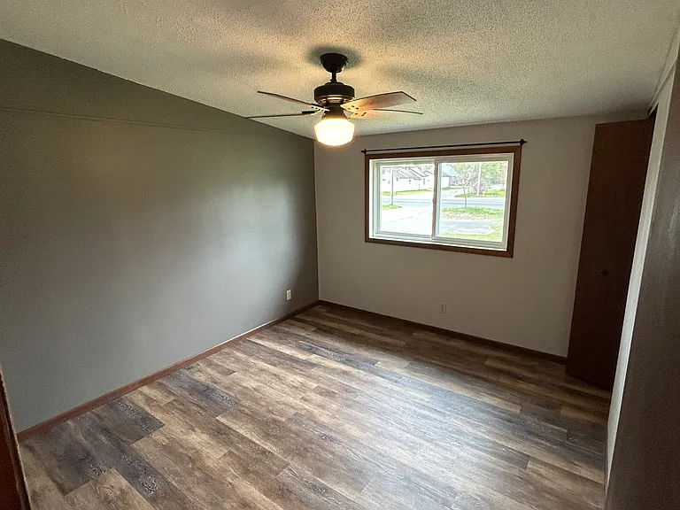 2716 Irvine Ave NW — Photo 8