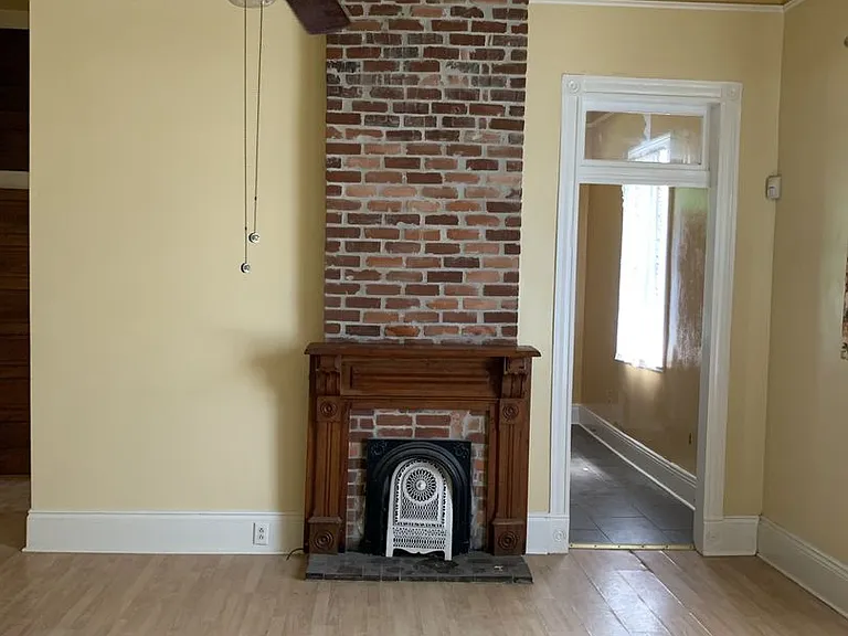 7625 Oak St — Photo 3