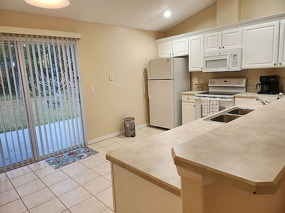 4th image of 14 Bunker Knolls Ln