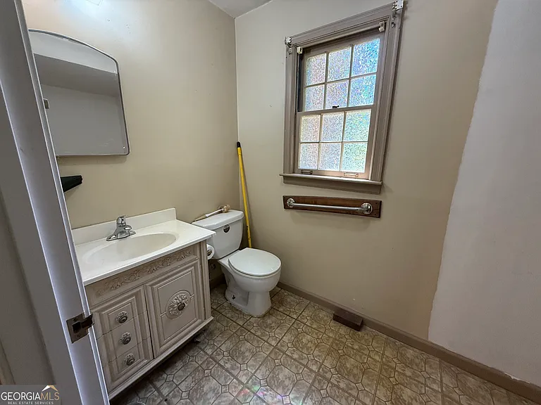 998 Highland Cir SE — Photo 22