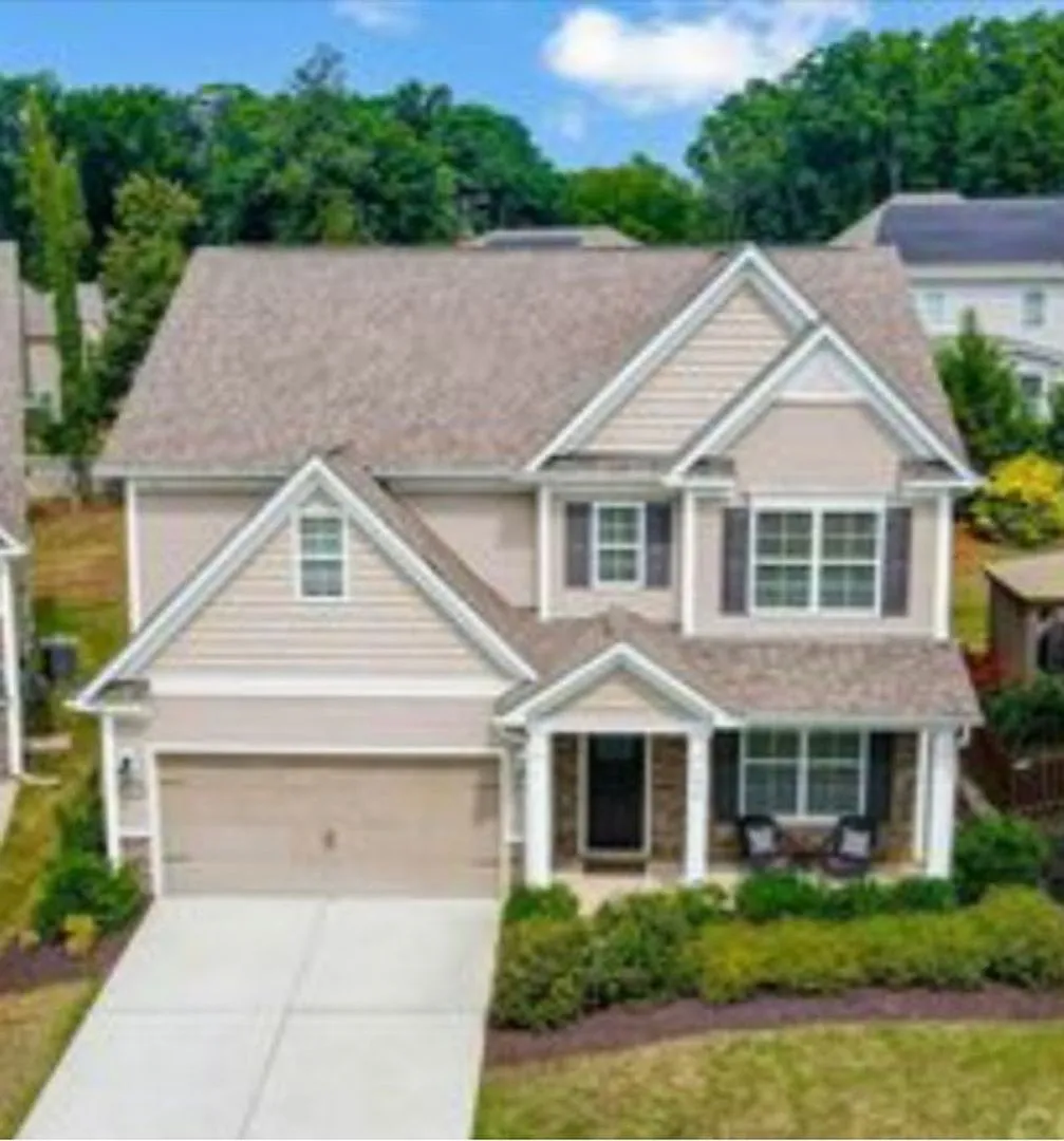 Beautiful home in Cox Mill Scool district — Photo 1