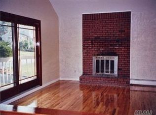 7 Creek Ridge Rd, Bayville, NY 11709