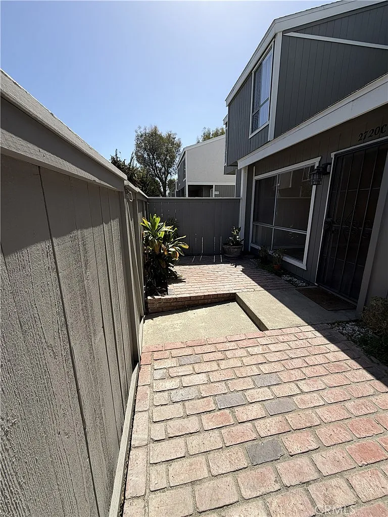 2 bed, 2.5 bath, 892 sqft, $3,200 — Photo 3