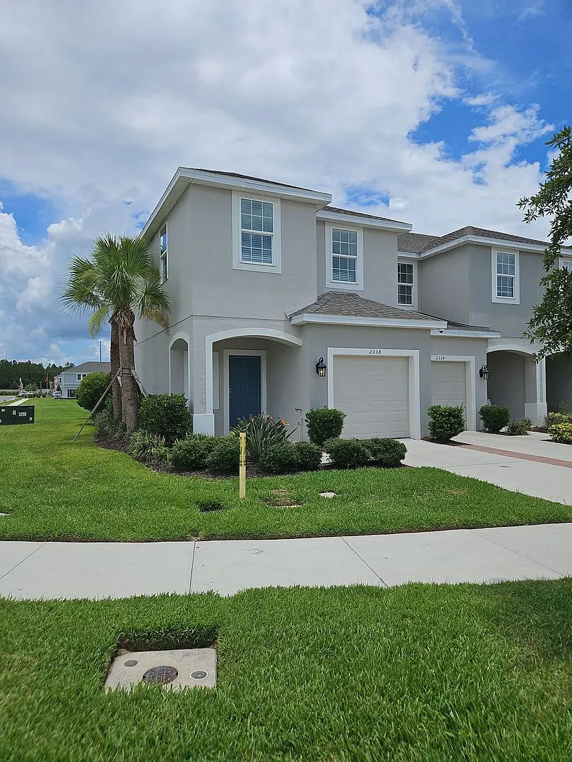 Beautiful, fully furnished, 3 bedroom townhome for rent in The Townhomes at River Landing! — Photo 2