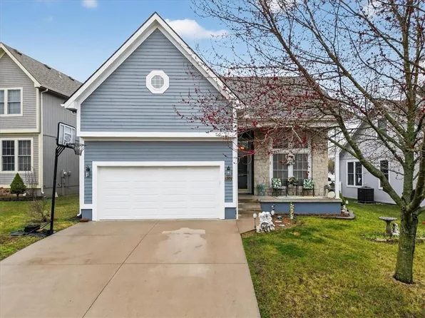 802 Redbud Dr, Paola, KS 66071