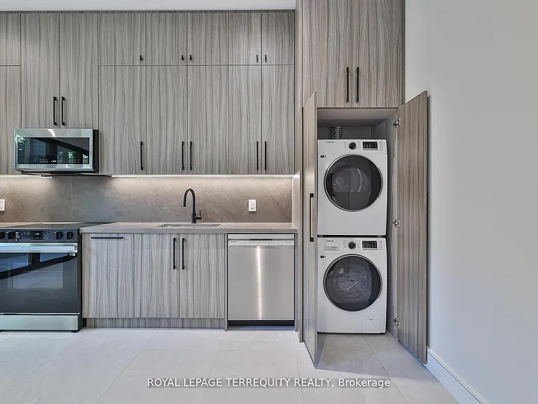 741 Woburn Ave — Photo 44