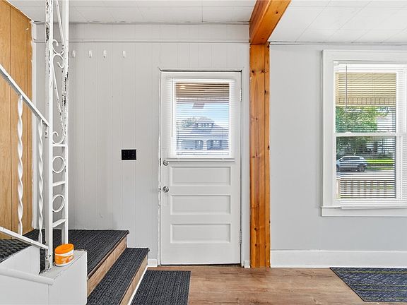 5th image of 2044 Beatrice St