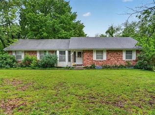 413 SW Sunset Dr, Lees Summit, MO 64081