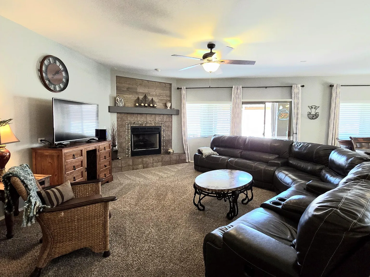 3 bed, 2.0 bath, 2156 sqft, $2,500 — Photo 2