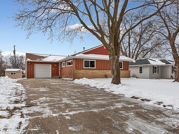 2nd image of 832 Home Pl