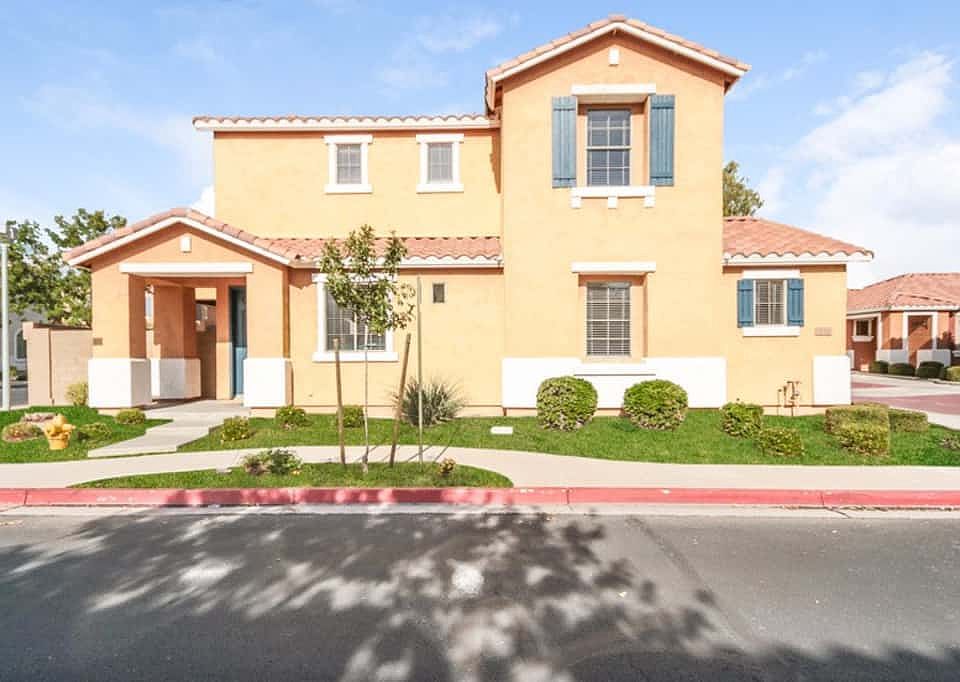1st image of 936 E Cantebria Dr