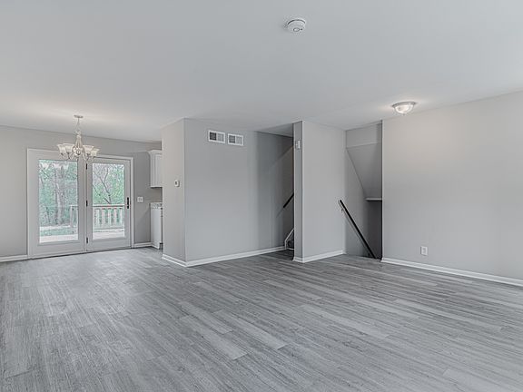 5th image of 532 E Washington St