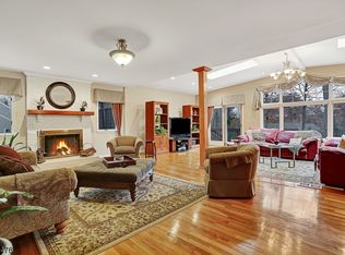 15 Edgewood Rd, Neshanic Station, NJ 08853