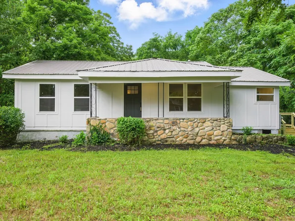 8427 Springfield Rd, Soddy Daisy, TN 37379