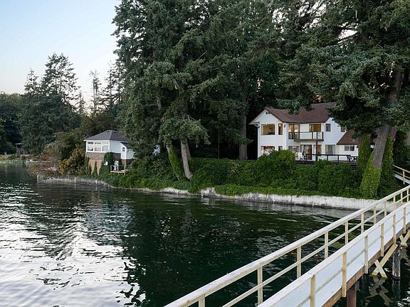 2nd image of 6007 Sooke Rd