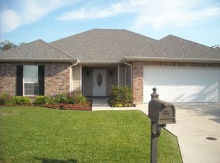 220 Woodburn Dr, Houma, LA 70364
