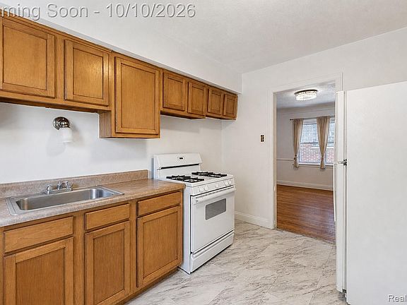 4th image of 15276 Rochelle St