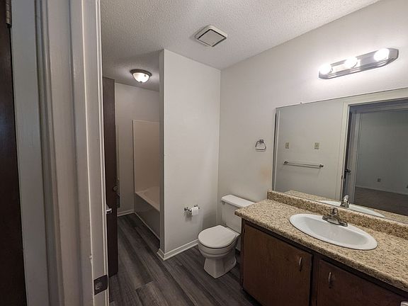5th image of 1520 E Boswell St #9